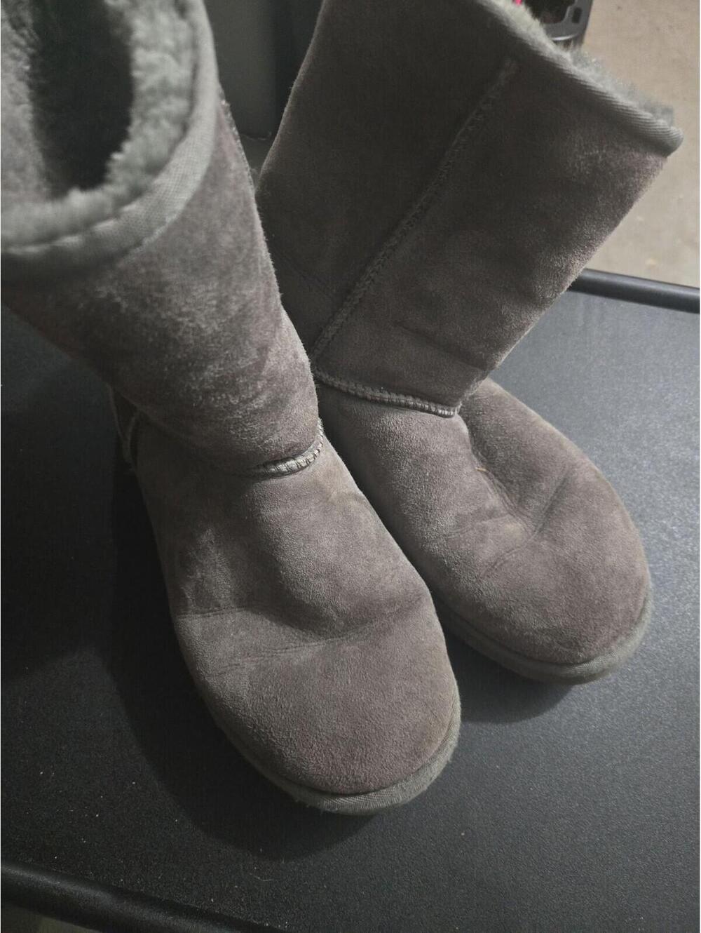 UGG Classic Short Grey Suede Sheepskin Boots Size 7